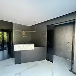 Lotus Luxury וארנה